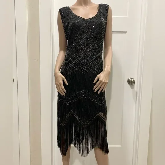 Vintage Style "Great Gatsby" Sequined Fringed Flapper. Great for Halloween - Picture 5 of 16